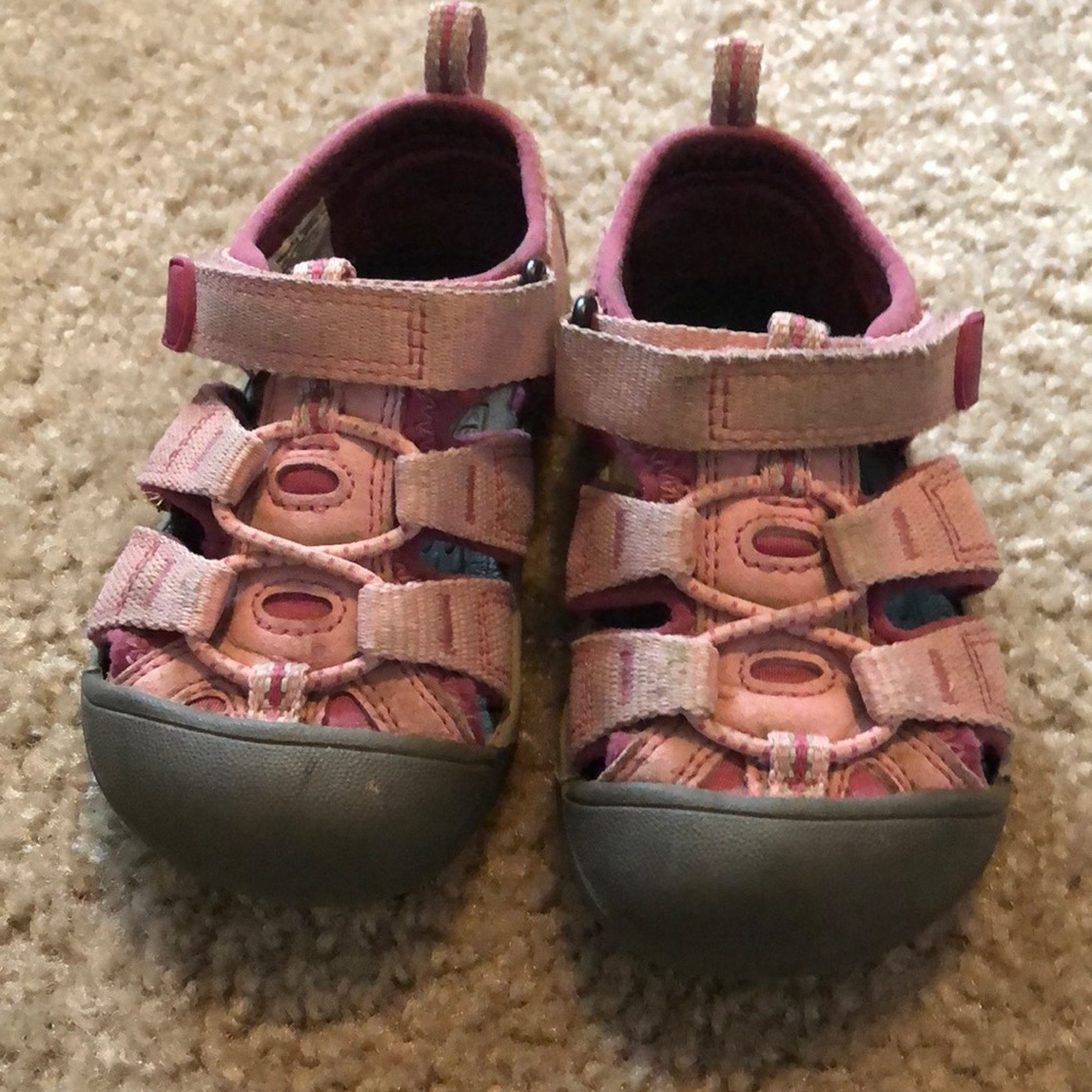 Keen little girl Sz 7 pink sandal